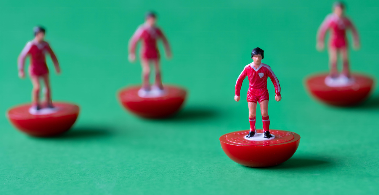 Graham Ruthven Paint it red Something for the Weekend Special