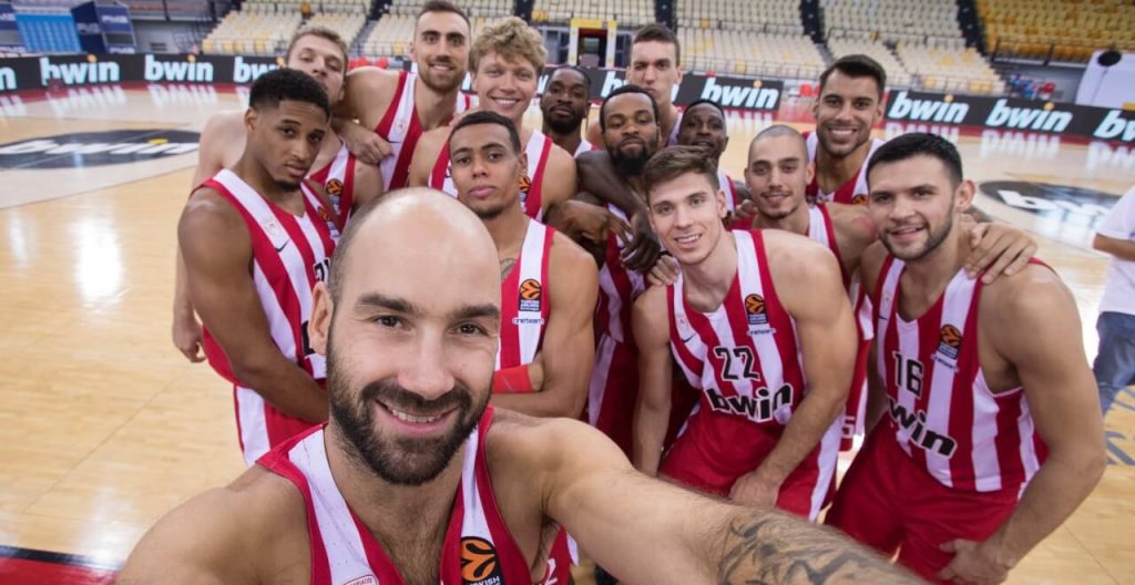 Joci la două capete: cum poți paria pe două Olympiakos în același timp? 1 1451539763