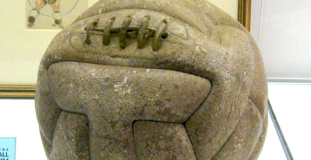 90 de ani d-atunci: mondial cu zăpadă, furtuni, 13 echipe, două mingi la finală 1 701817348