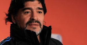 Moș Crăciun, poți să ni-l aduci pe Maradona?