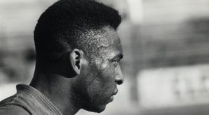 Cum a eliminat Pelé un arbitru și cum a revenit pe gazon!