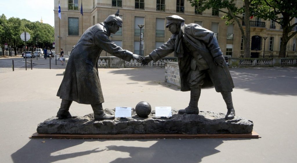 1914: Crăciun cu fotbal între tranșee 1 truce header