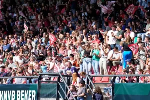 Midweeks voetbal: spannende wedstrijden in de KNVB-beker