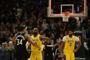 NBA: LeBron subito pronto, e Antetokounmpo è tornato ai suoi livelli